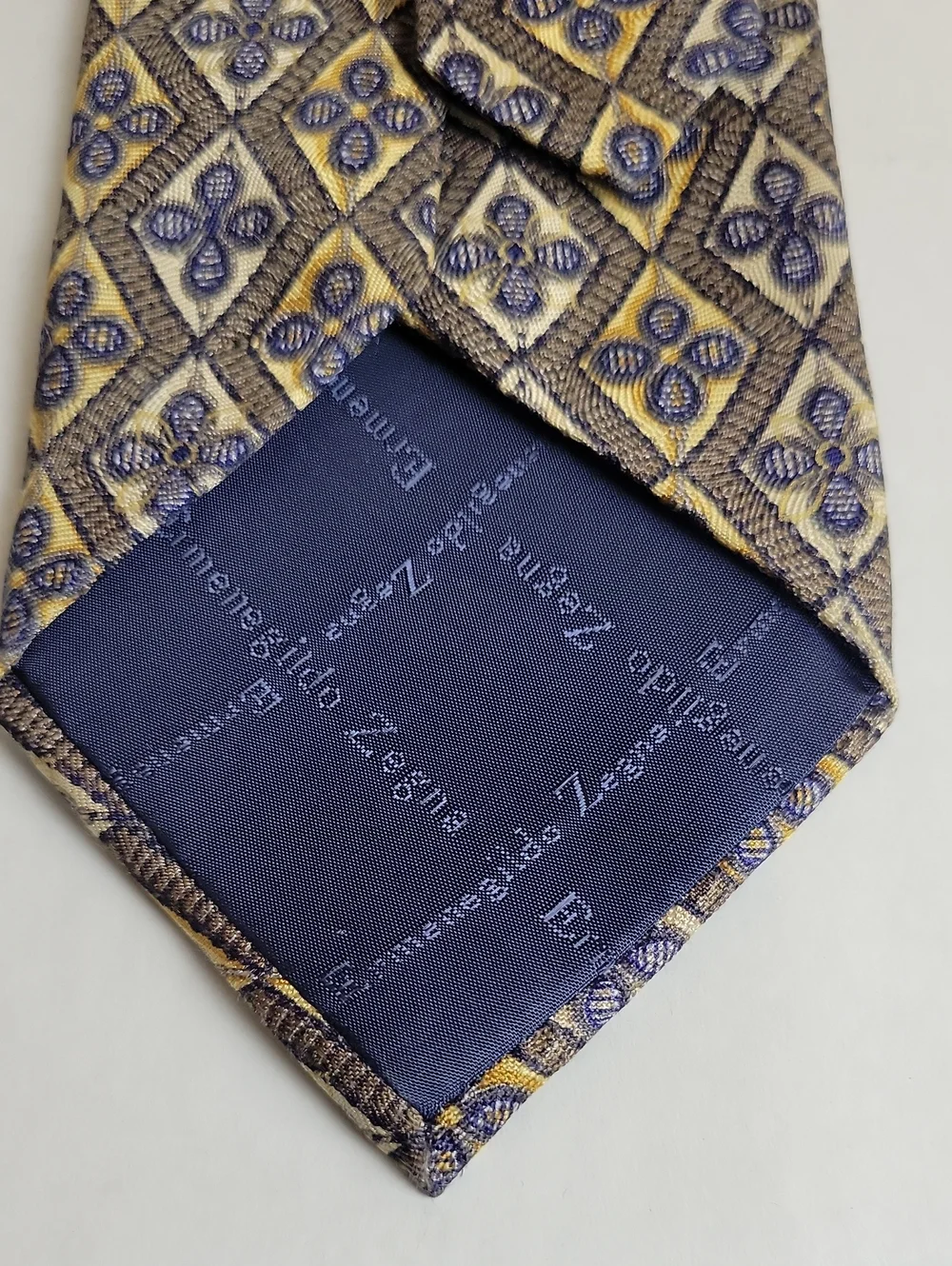 Ermenegildo Zegna Men’s patterned necktie silk classic geometric floral motif
